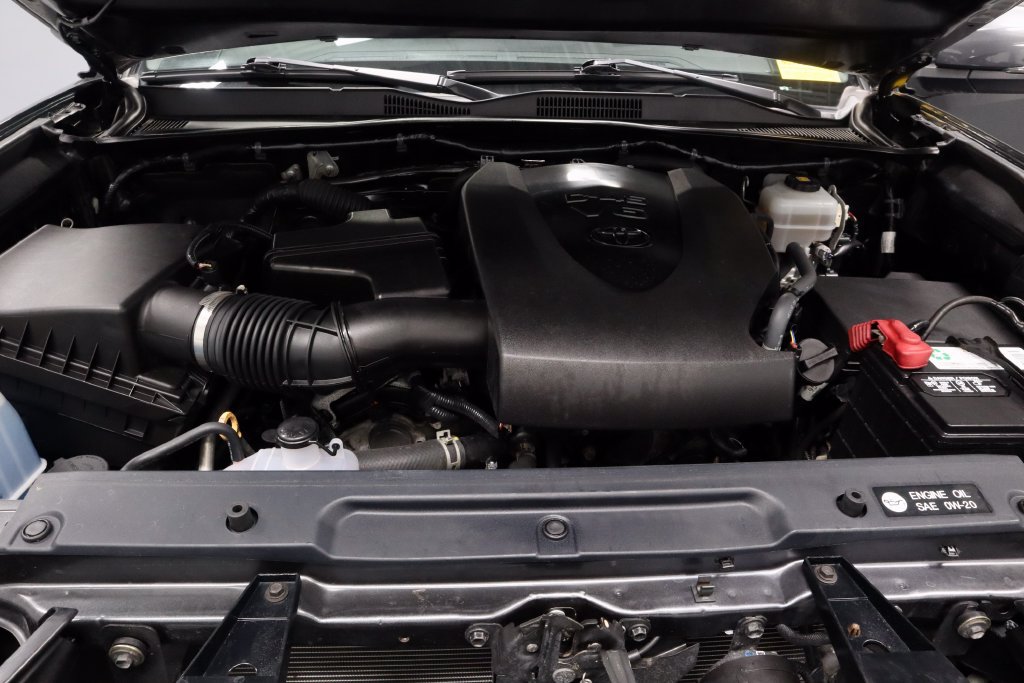 Used 2018 Toyota Tacoma TRD Off-Road AWD/4WD image 15