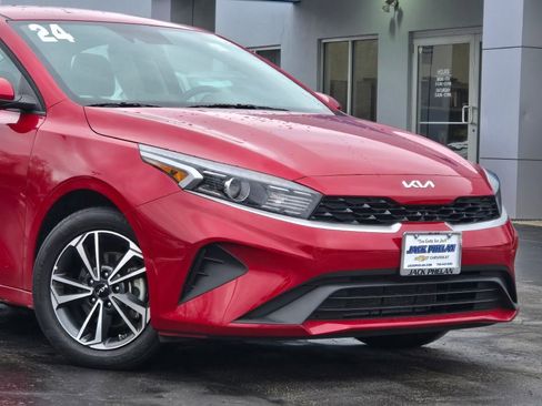 Used 2024 Kia Forte LXS image 3