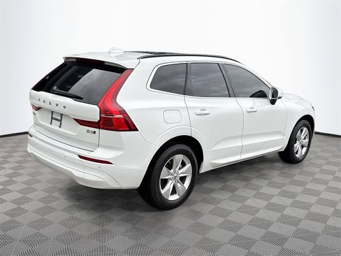 Used 2022 Volvo XC60 B5 Momentum image 6