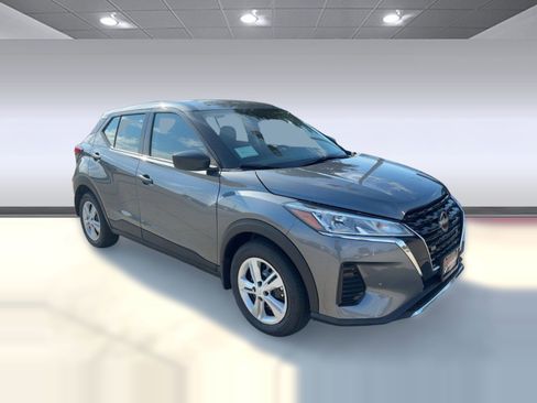 New 2025 Nissan Kicks Play S image 7