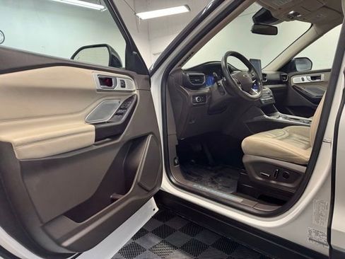 Used 2020 Ford Explorer Platinum image 11