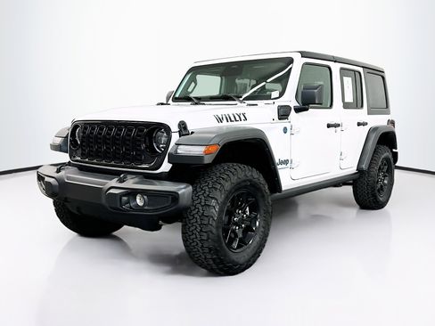 Used 2025 Jeep Wrangler Willys image 3