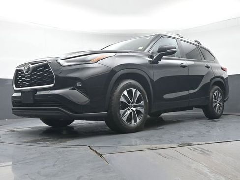 Used 2023 Toyota Highlander XLE FWD image 29