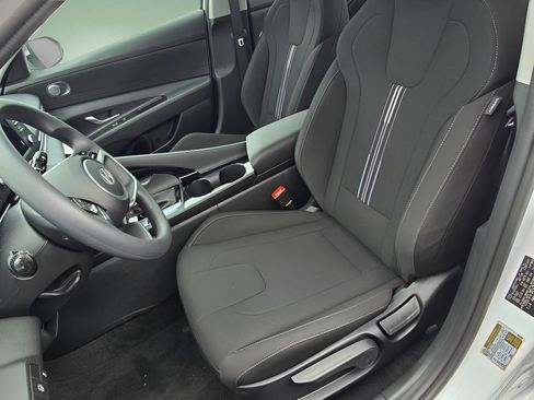 New 2026 Hyundai Elantra Hybrid FWD image 14