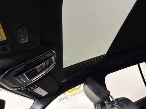 New 2025 Jeep Grand Cherokee Limited w/ Trailer Tow Package image 24