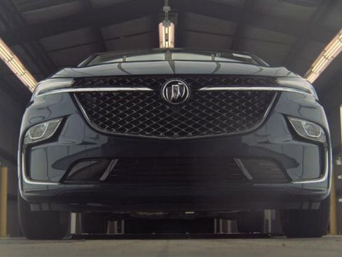 Used 2023 Buick Enclave Avenir image 3