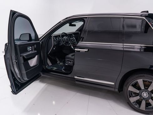 Certified 2022 Rolls-Royce Cullinan AWD/4WD image 10