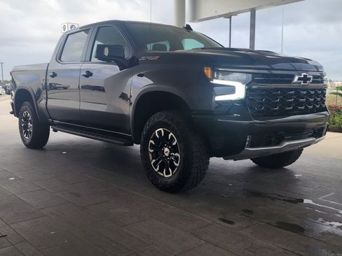 Used 2023 Chevrolet Silverado 1500 ZR2 w/ Technology Package image 4