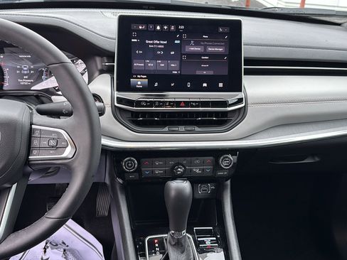 Certified 2024 Jeep Compass Limited image 22