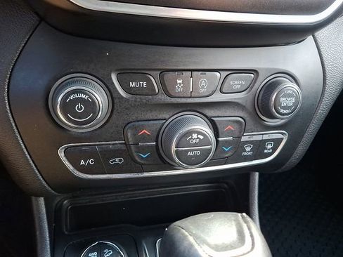 Used 2021 Jeep Cherokee Trailhawk w/ Trailer Tow Group image 16