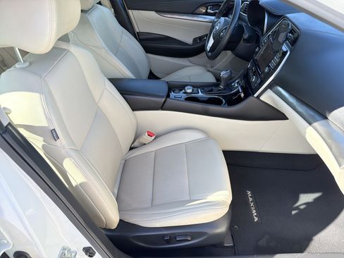 Used 2023 Nissan Maxima SV w/ Floor Mat Group FWD image 12