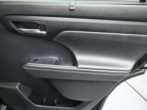 Used 2023 Toyota Highlander Bronze Edition image 26