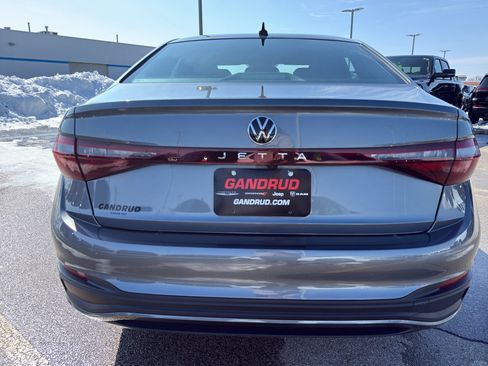 Used 2025 Volkswagen Jetta Sport image 5