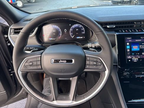 New 2025 Jeep Grand Cherokee Altitude image 31