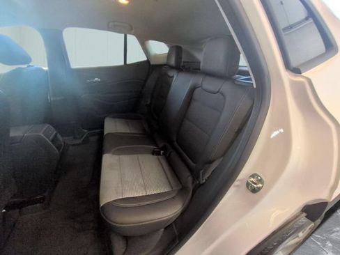 Used 2025 Chevrolet Trax LT FWD image 25