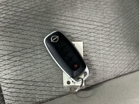 Used 2025 Nissan Rogue SV image 31