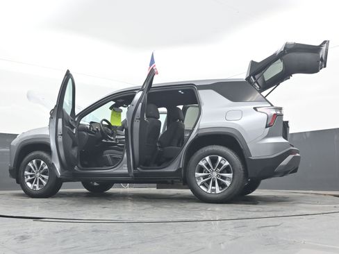 Used 2025 Chevrolet Equinox LT FWD image 44