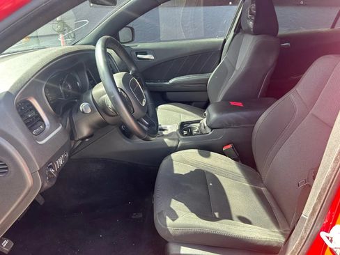 Used 2019 Dodge Charger SXT w/ Blacktop Package RWD image 8