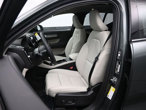 New 2026 Volvo XC40 B5 Ultra w/ Climate Package image 21