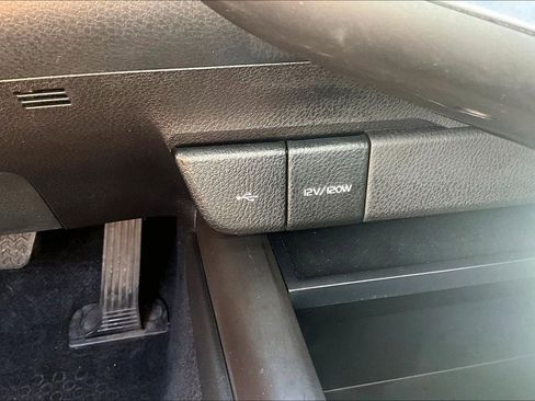 Used 2022 Toyota Camry SE w/ Cold Weather Package FWD image 32