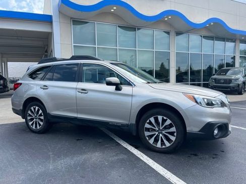 Used 2015 Subaru Outback 2.5i Limited AWD/4WD image 4
