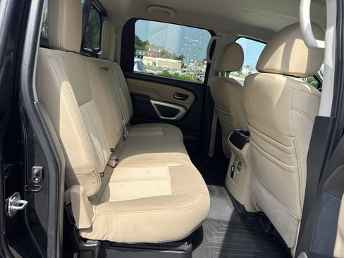 Used 2017 Nissan Titan SV AWD/4WD image 17