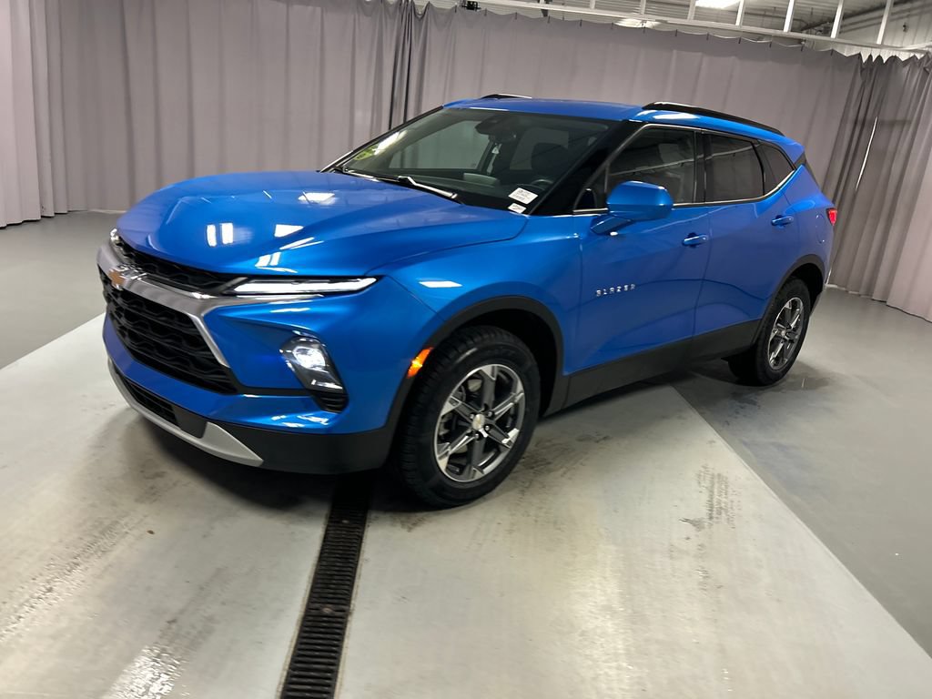 Used 2024 Chevrolet Blazer LT w/ Convenience Package FWD image 3