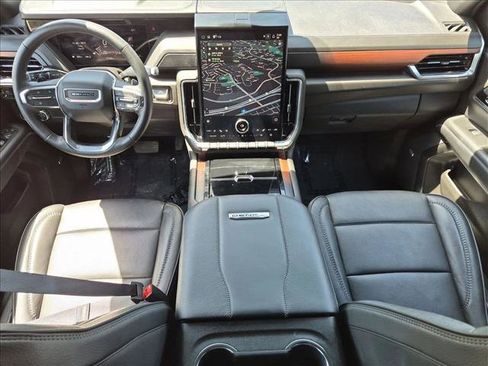 Used 2025 GMC Yukon XL Denali AWD/4WD image 17