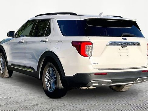 Used 2023 Ford Explorer XLT w/ Equipment Group 202A RWD image 4