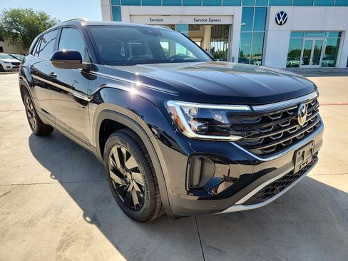 New 2026 Volkswagen Atlas Cross Sport SE FWD image 1