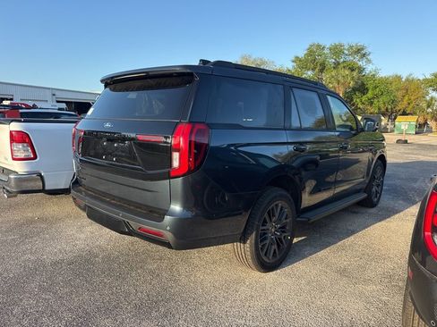 New 2026 Ford Expedition Platinum image 2