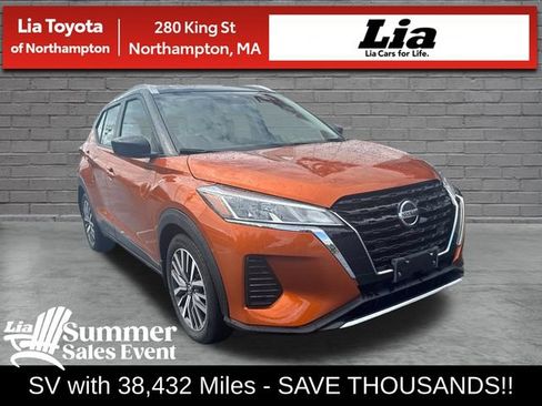 Used 2021 Nissan Kicks SV FWD image 1