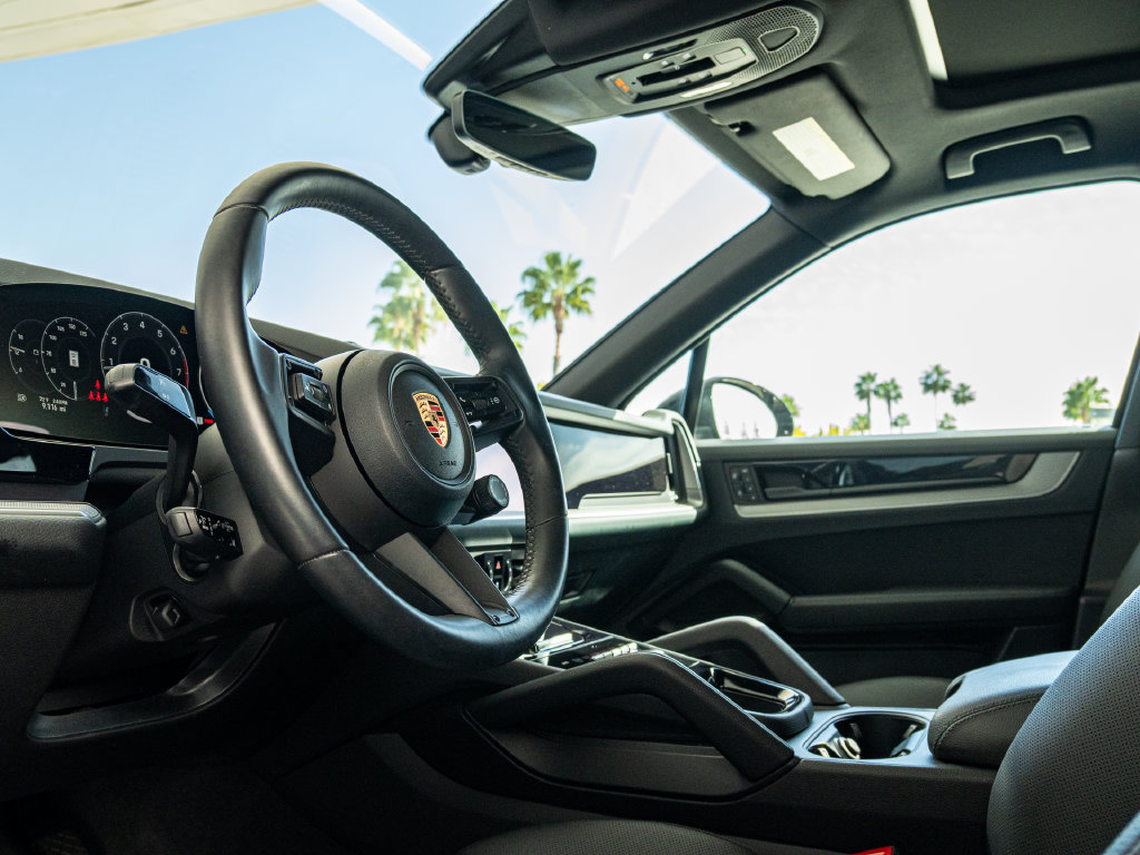 Certified 2026 Porsche Cayenne AWD/4WD image 4