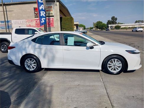 Used 2025 Toyota Camry LE FWD image 4