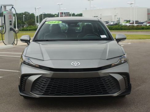 Used 2025 Toyota Camry SE FWD image 24