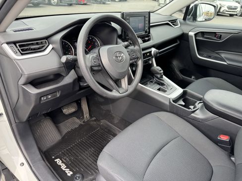 Used 2021 Toyota RAV4 LE image 27