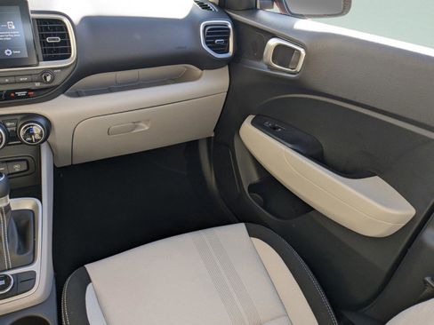 New 2025 Hyundai Venue SEL image 15
