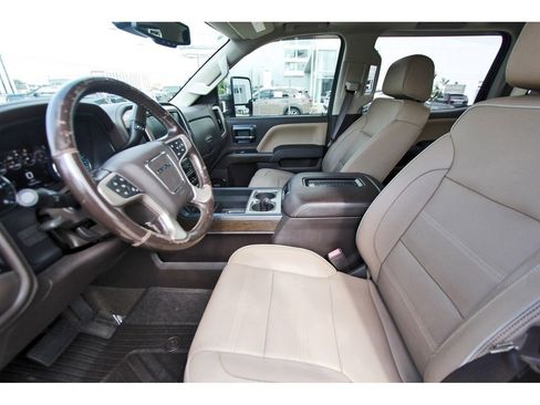 Used 2018 GMC Sierra 2500 Denali w/ Duramax Plus Package AWD/4WD image 12