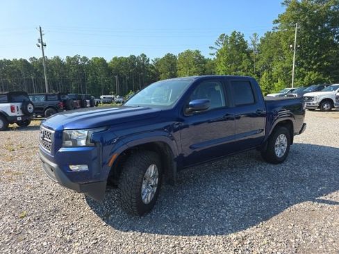 Used 2022 Nissan Frontier SV AWD/4WD image 3
