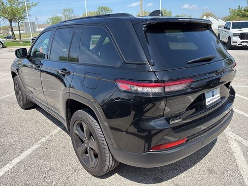 New 2025 Jeep Grand Cherokee Altitude AWD/4WD image 19