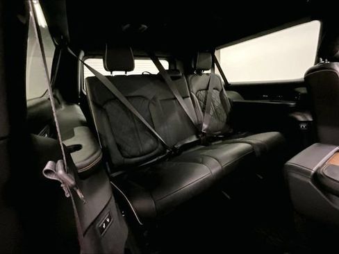 Used 2025 Jeep Grand Wagoneer L Series III w/ Rear-Seat Entertainment Group AWD/4WD image 32