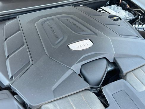 Certified 2023 Porsche Cayenne Platinum Edition AWD/4WD image 36