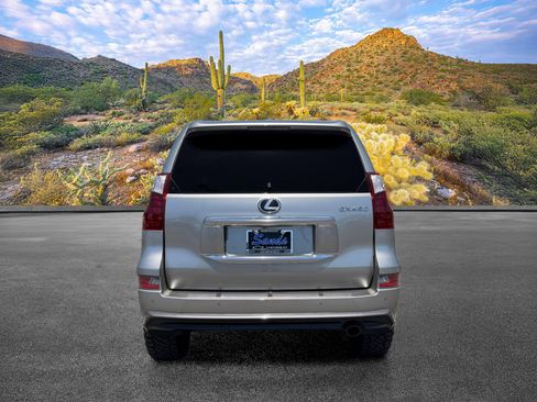 Used 2022 Lexus GX 460 Premium w/ Accessory Package AWD/4WD image 6