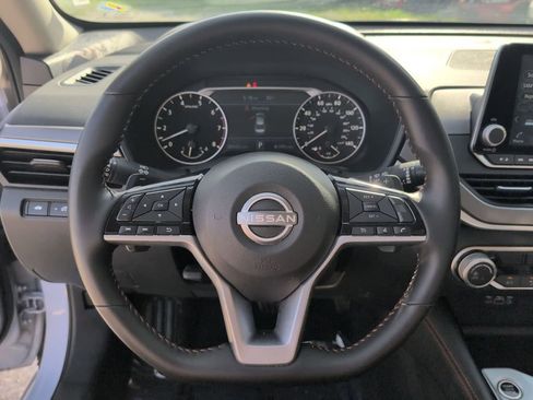 Used 2025 Nissan Altima 2.5 SR AWD/4WD image 22