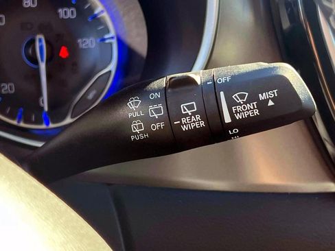 Used 2023 Chrysler Pacifica Touring-L image 24