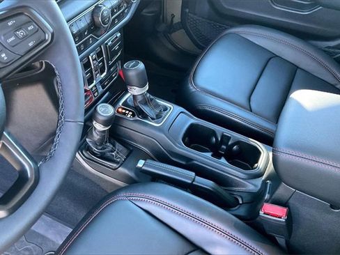 Certified 2025 Jeep Gladiator Rubicon w/ Convenience Group image 14