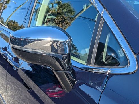 Used 2023 Chrysler Pacifica Limited image 11