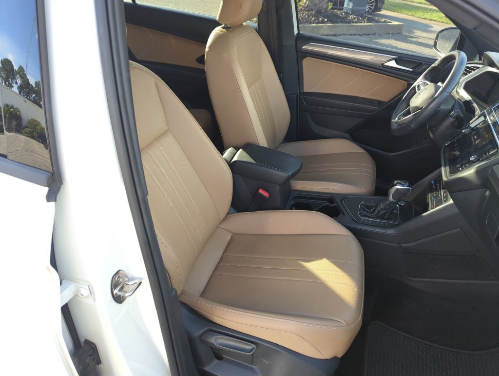 Certified 2024 Volkswagen Tiguan SE R-Line FWD image 38