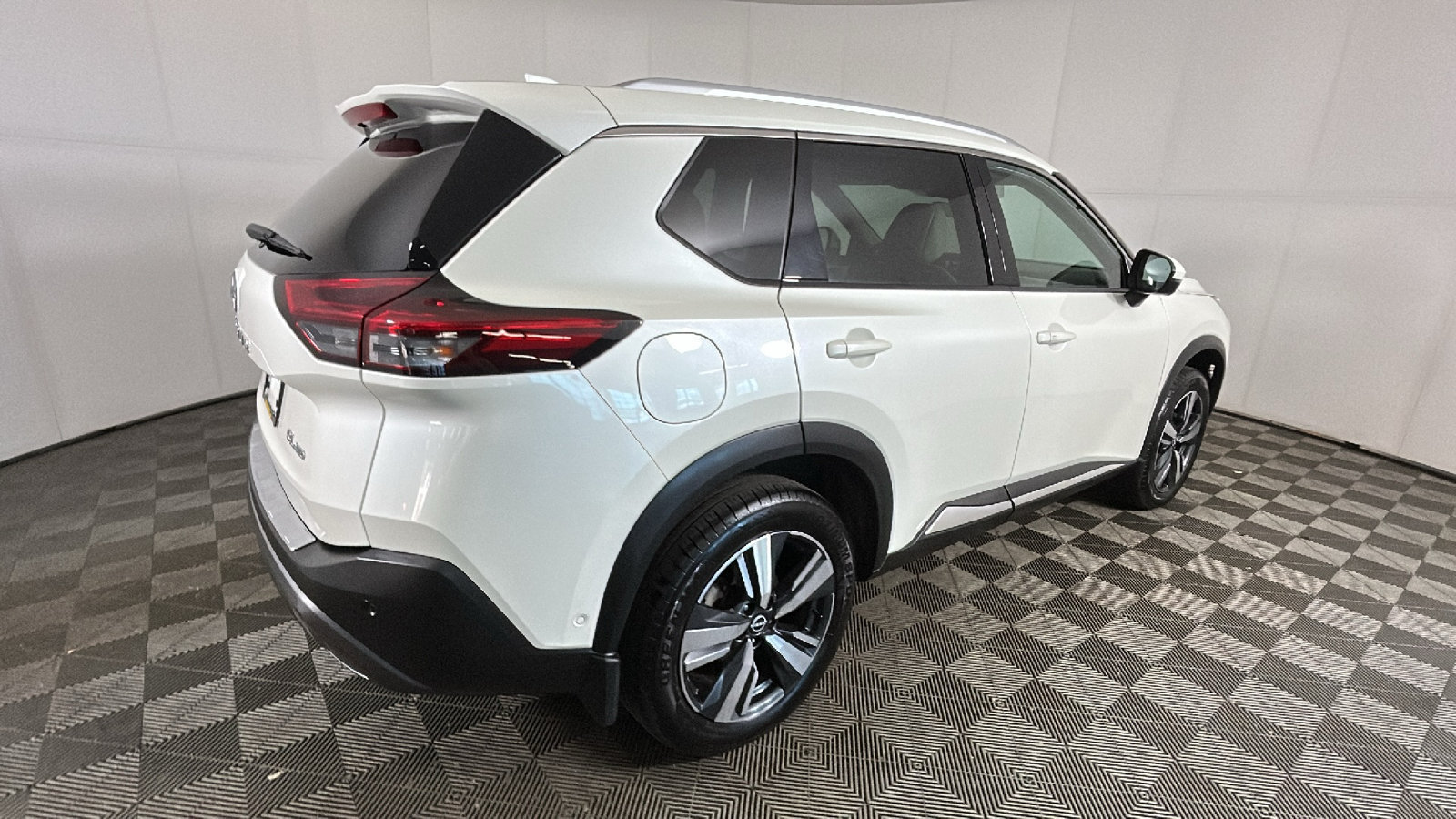 Used 2023 Nissan Rogue SL w/ SL Premium Package AWD/4WD image 3