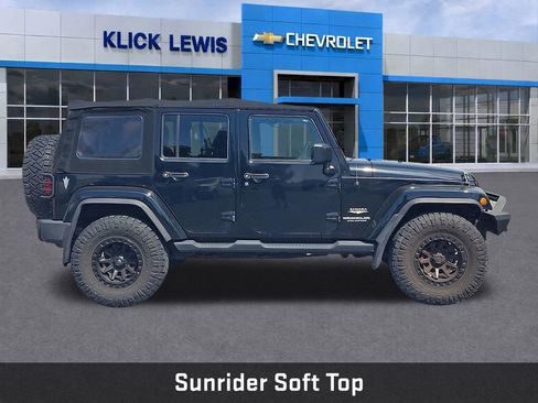 Used 2014 Jeep Wrangler Unlimited Sahara w/ Connectivity Group AWD/4WD image 9